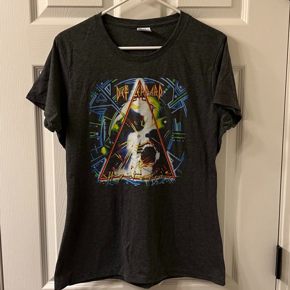 Def Leppard Ladies T-Shirt - Size L - NEVER WORN!